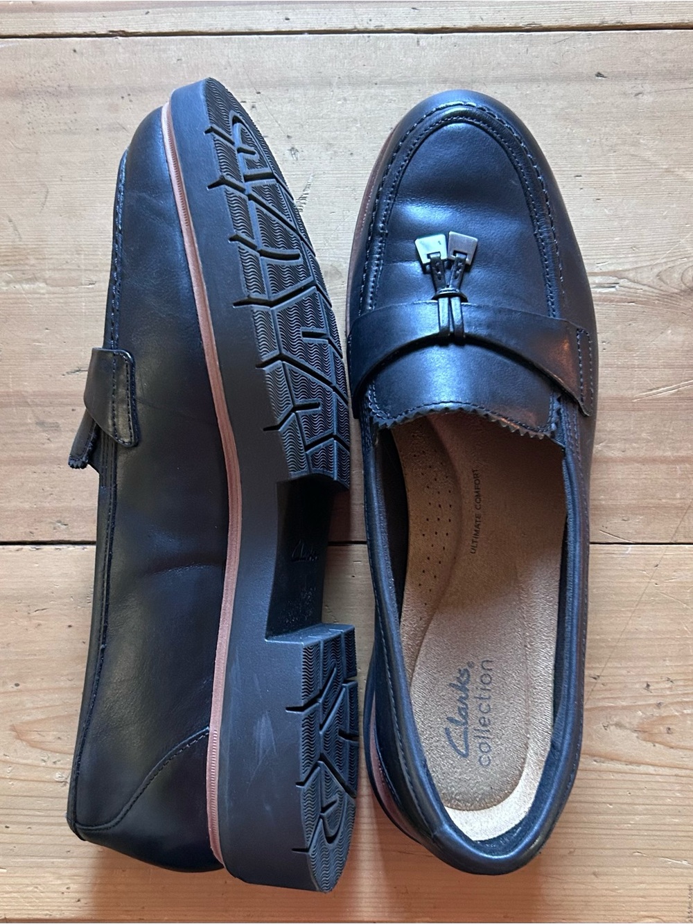 Clarks- Classic Women’s Black Leather Loafers size 11 - Picture 2 of 8